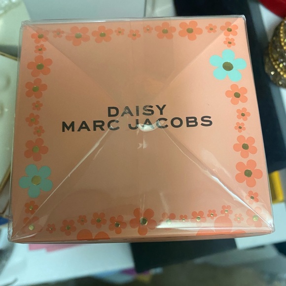 Marc Jacobs perfume - Picture 2 of 2